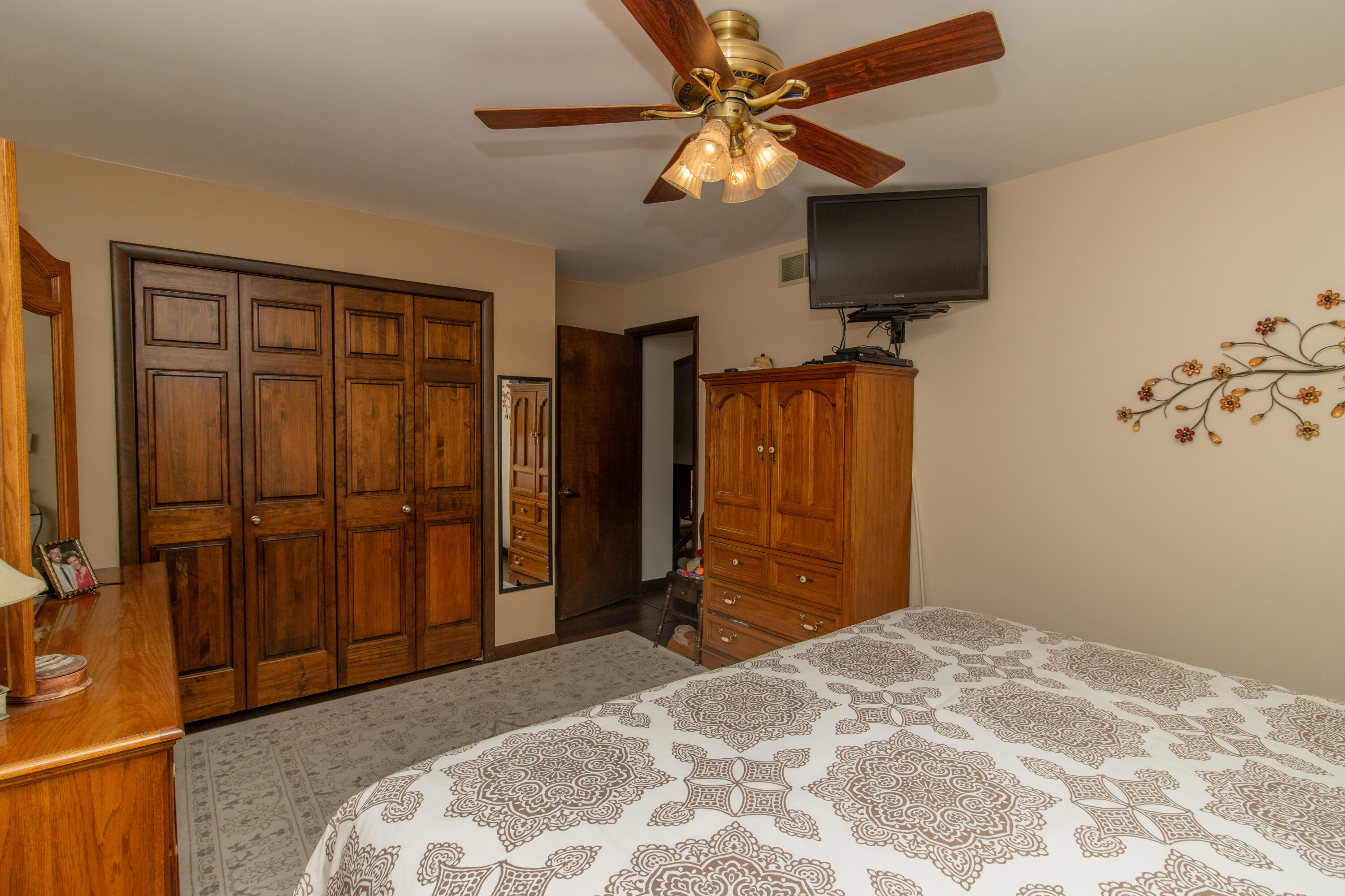 9838 Redbud Road Munster, IN 46321 - Photo 13 of 22 3000x1999