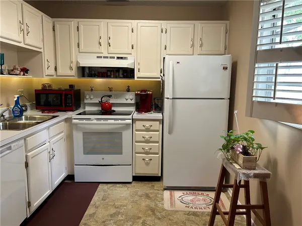 $1,600 | 11 Vista Gdns Trail, Unit 106, Vero Beach, FL 32962