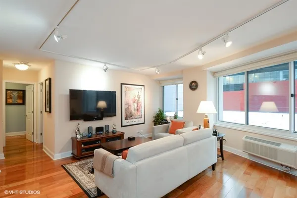 $3,700 | 211 East Ohio Street, Unit 816, Chicago, IL 60611