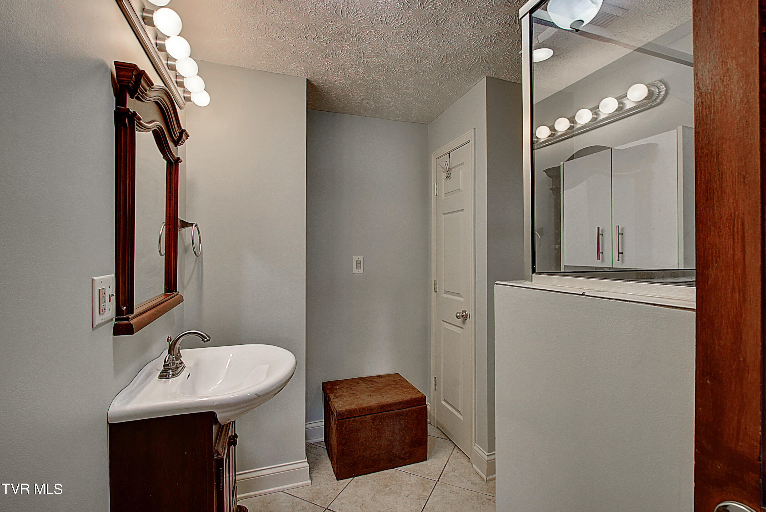 838 South Austin Springs Road Johnson City, TN 37601 - Photo 20 of 40 DSC_0307And8more
