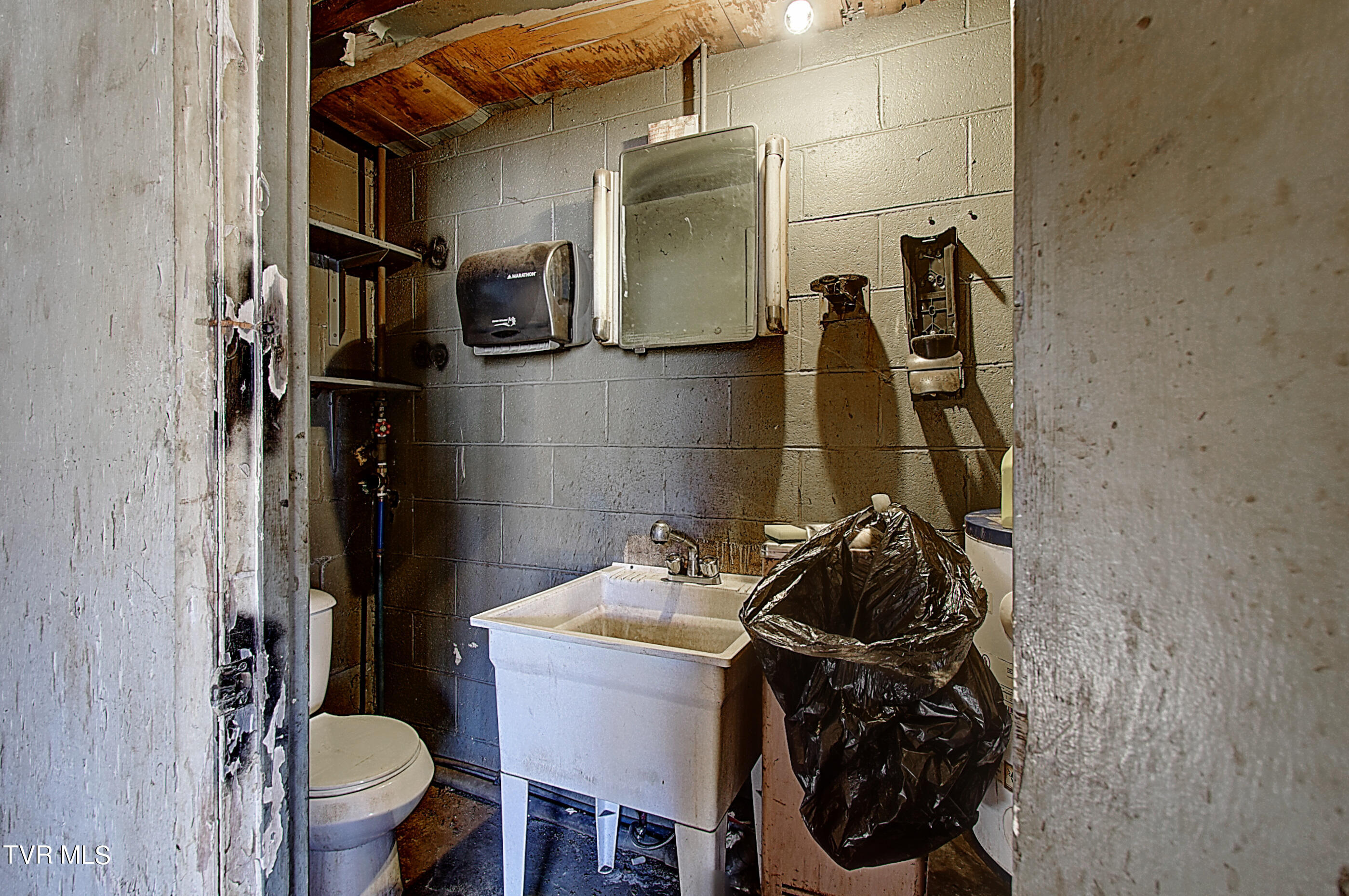 838 South Austin Springs Road Johnson City, TN 37601 - Photo 39 of 40 DSC_0583And8more