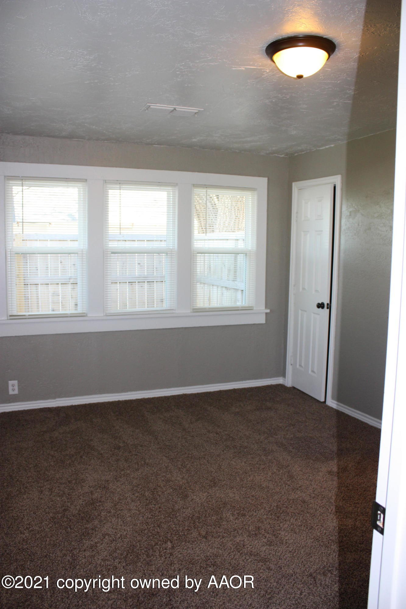3905 South Tyler Street Amarillo, TX 79110 - Photo 28 of 35 an empty room with windows