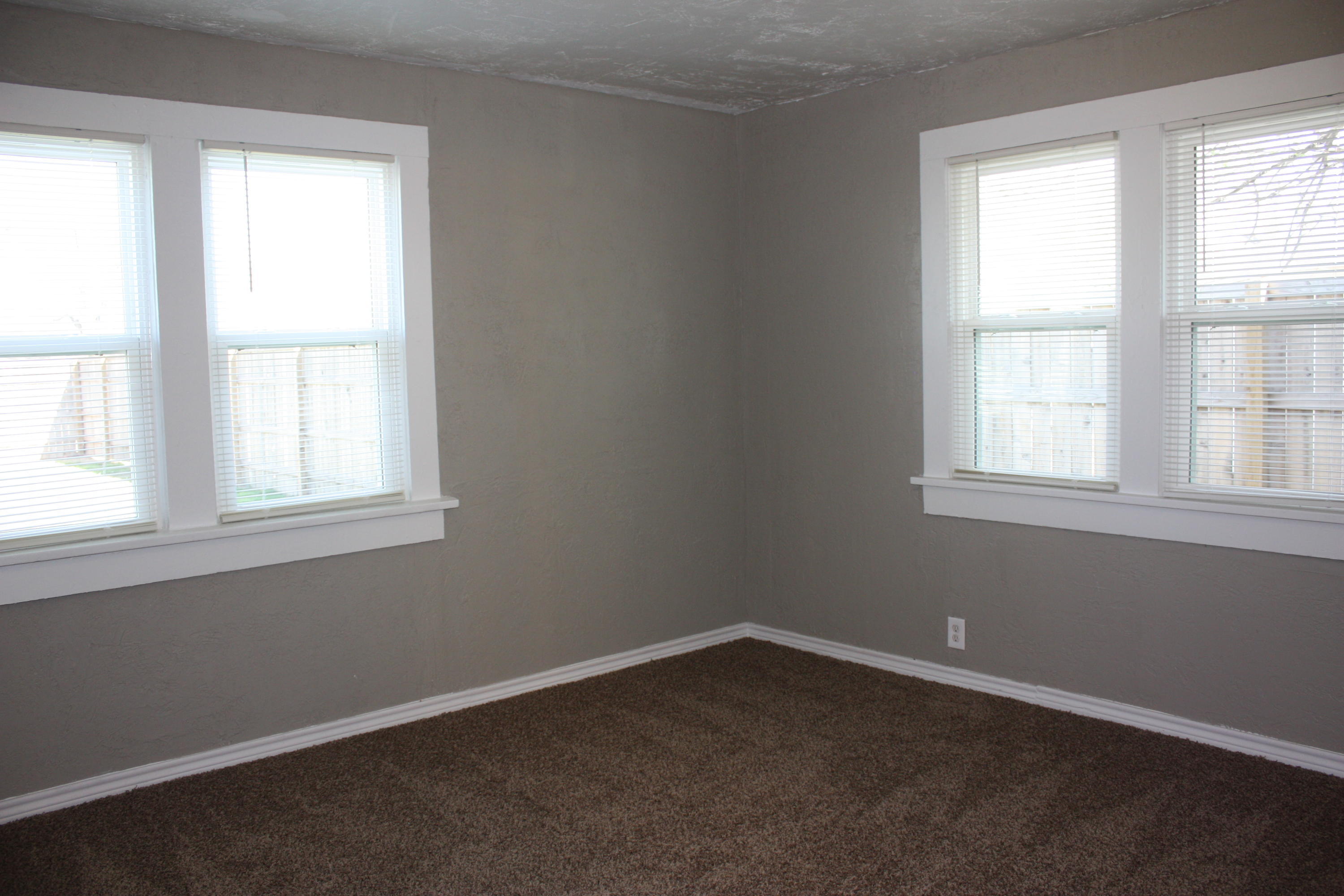 3905 South Tyler Street Amarillo, TX 79110 - Photo 29 of 35 an empty room with a window