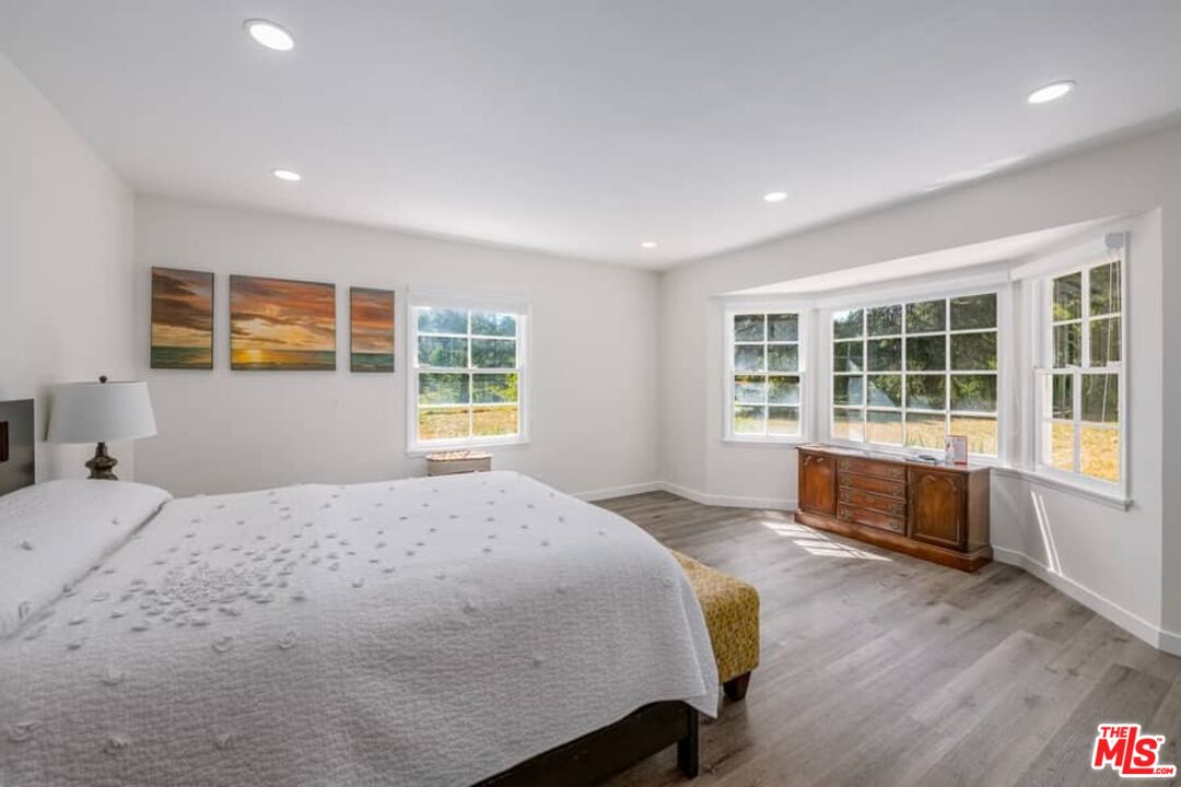 2841 Roscomare Road Los Angeles, CA 90077 - Photo 19 of 28 a spacious bedroom with a large bed and a large window