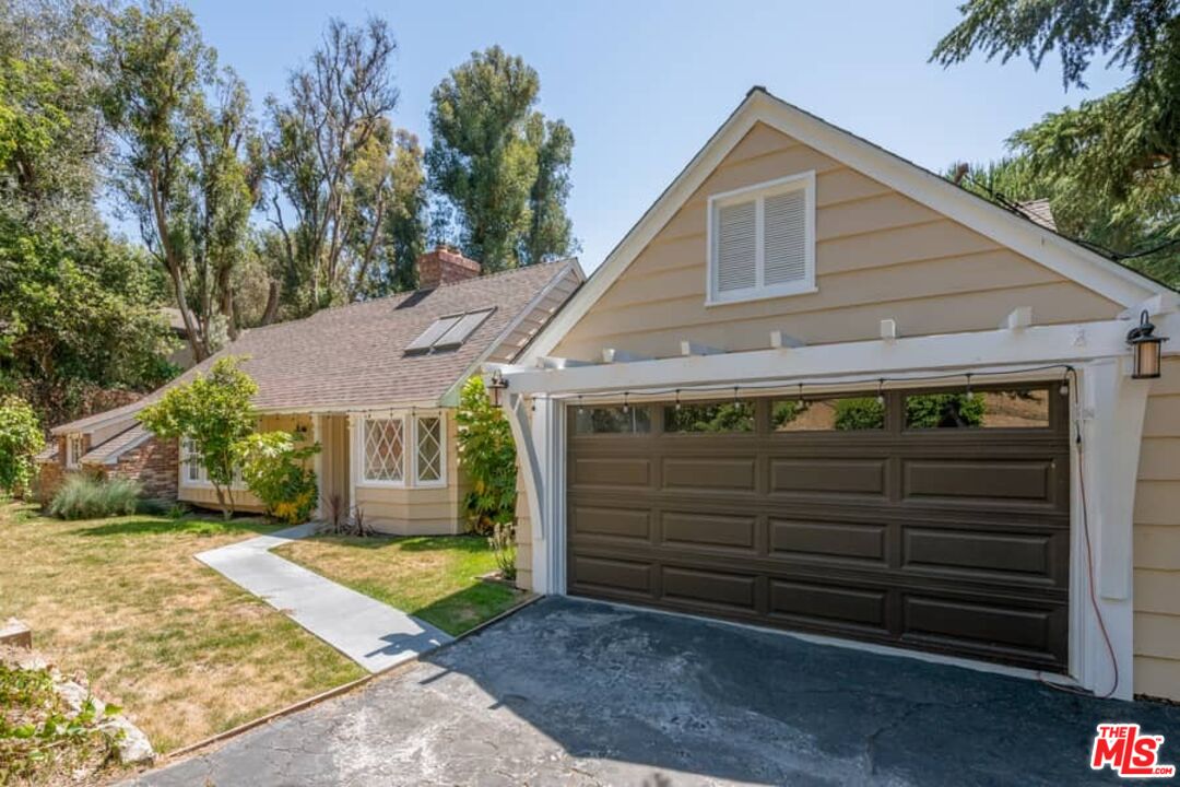 2841 Roscomare Road Los Angeles, CA 90077 - Photo 3 of 28 a front view of a house with a yard