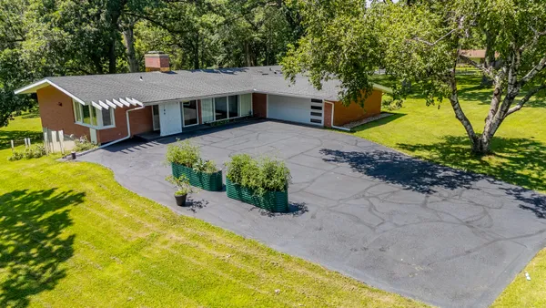$450,000 | 17519 Hickory Hills Road, Sterling, IL 61081