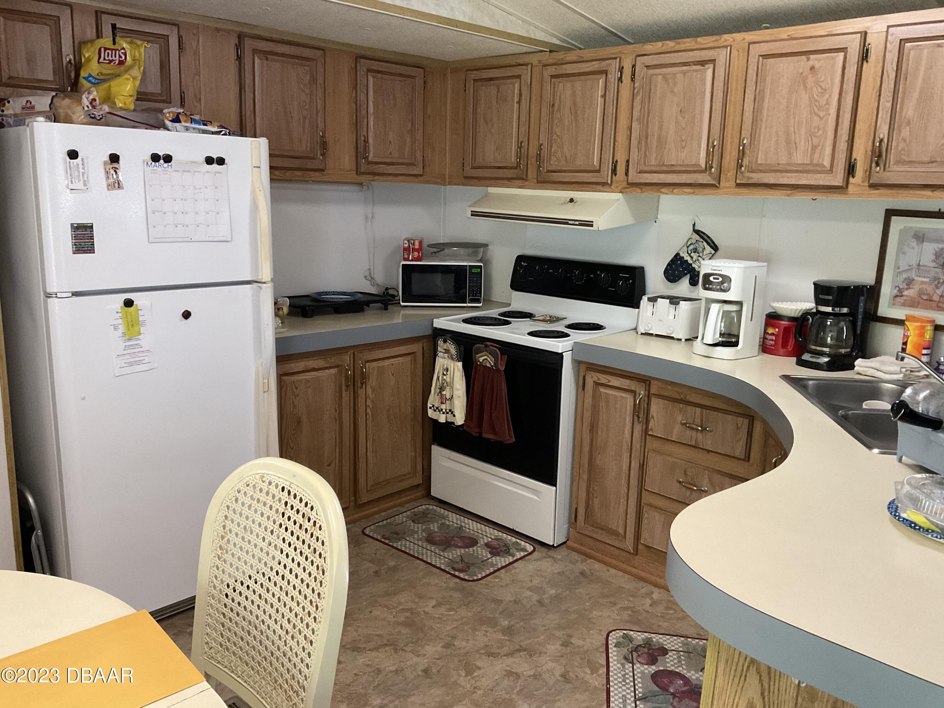 23944 Coon Road Astor, FL 32102 - Photo 15 of 20 ABD44EFC-8D2B-4B91-97E5-4FAD83022B35