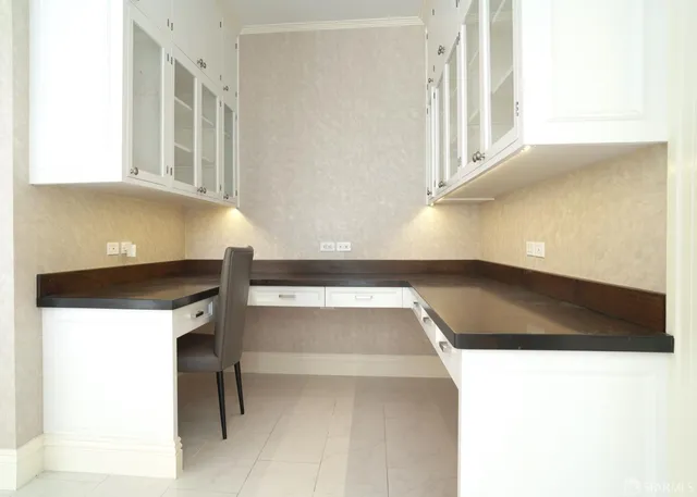 a view of entryway with livingroom