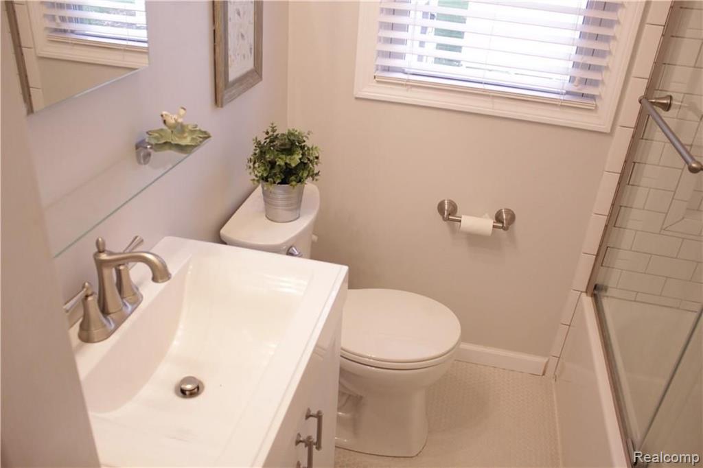 2080 Harvard Road Berkley, MI 48072 - Photo 10 of 32