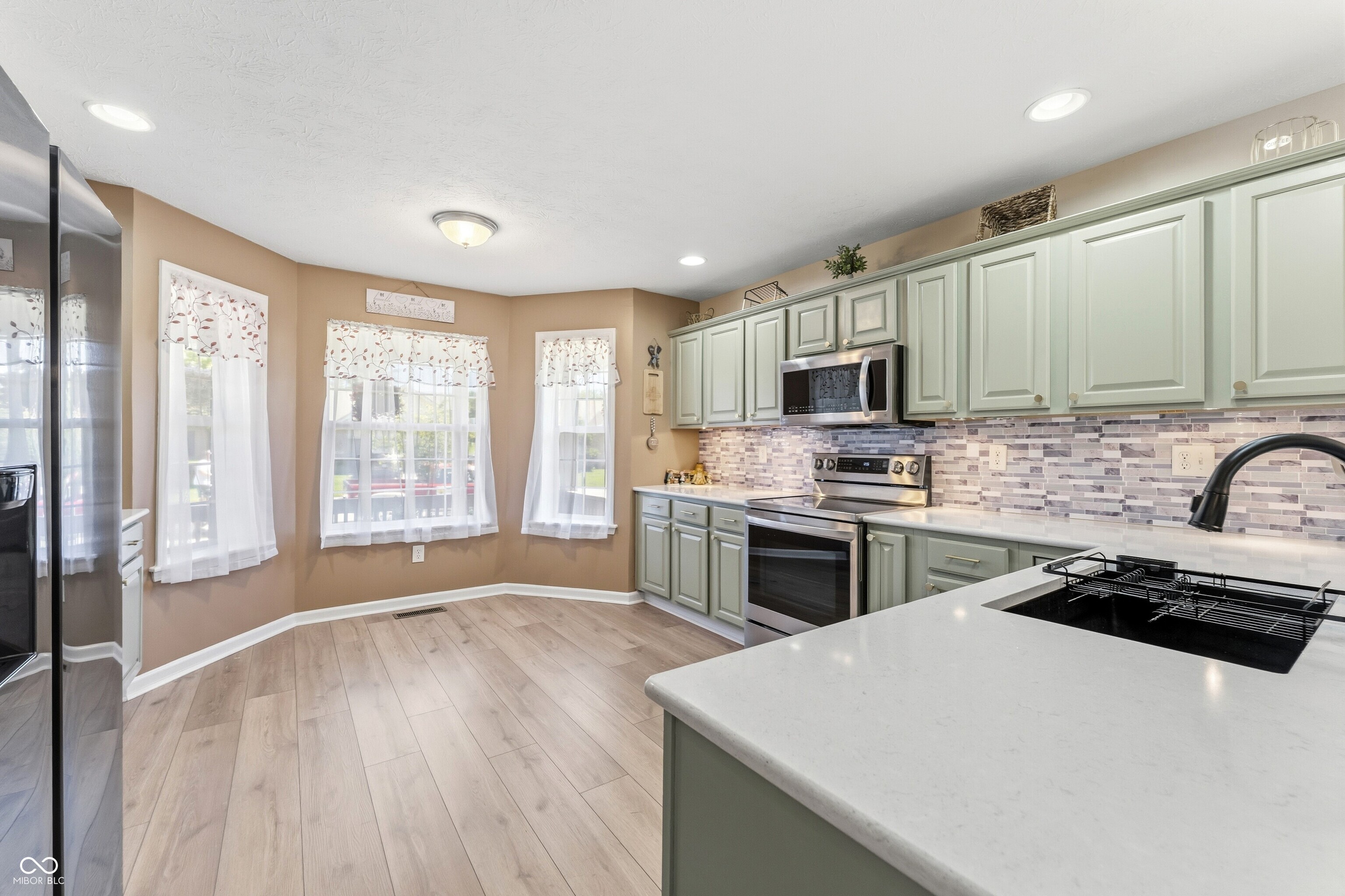 6075 Prairie Stream Way Columbus, IN 47203 - Photo 12 of 35
