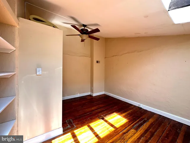 a view of walk in closet