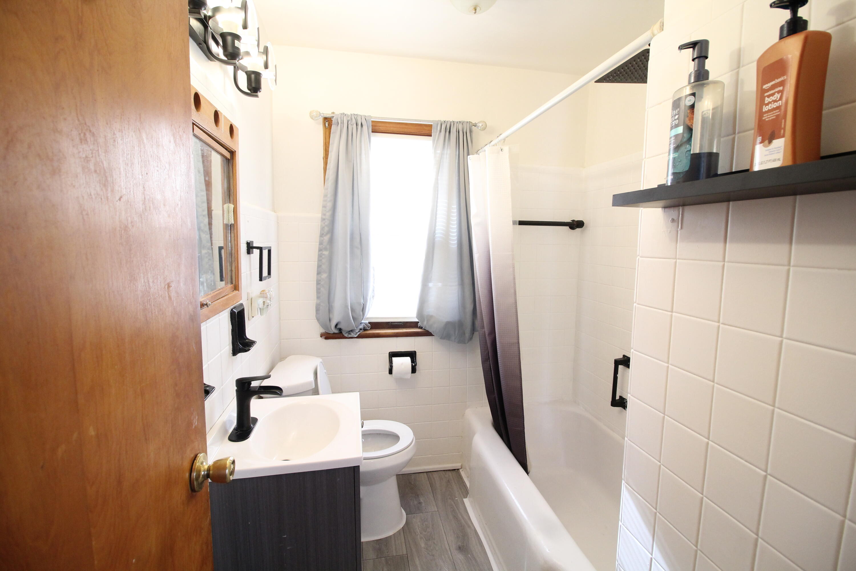 4034 North 63rd Street Milwaukee, WI 53216 - Photo 15 of 27 Bathroom