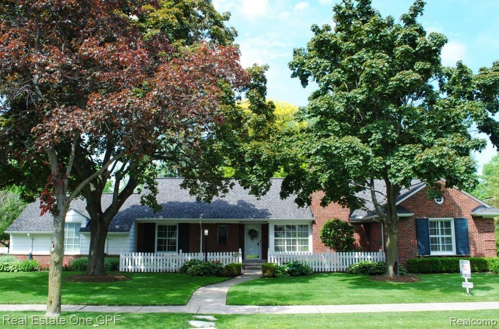 450 Lexington Road Grosse Pointe, MI 48236 - Photo 1 of 21 DSC_3453.jpg