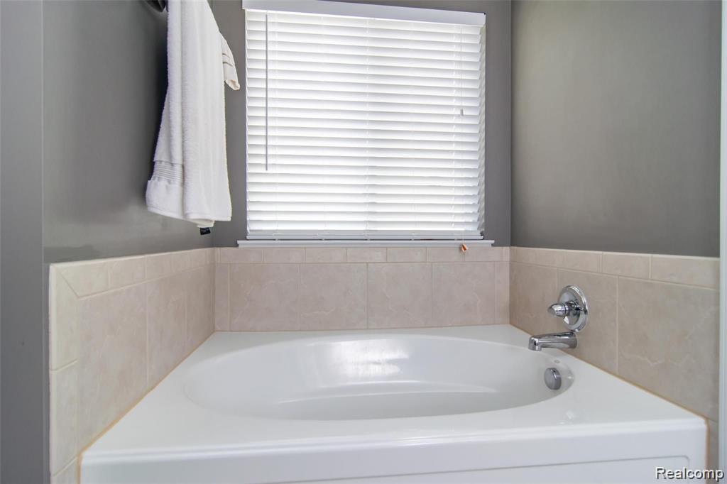 51171 Brompton Novi, MI 48374 - Photo 12 of 20