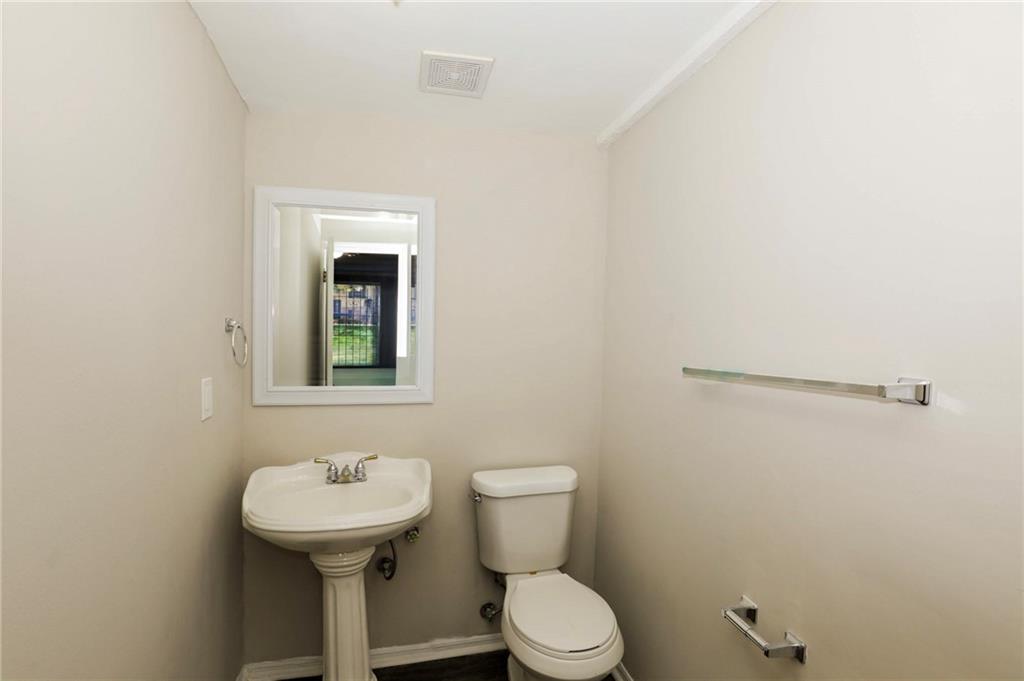 4515 Doral Drive Southwest Atlanta, GA 30331 - Photo 14 of 18