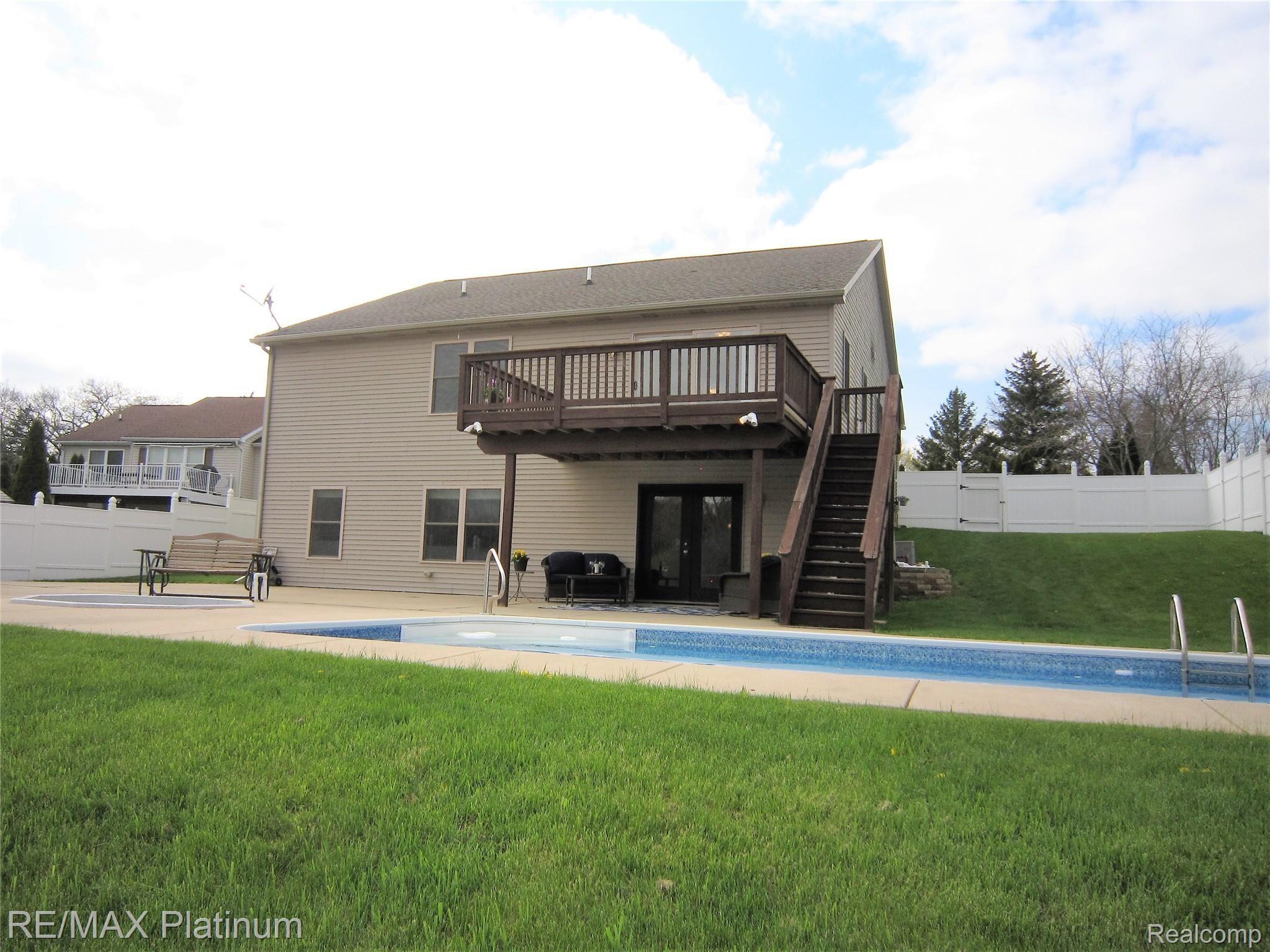 2678 Golf Club Road Howell, MI 48843 - Photo 8 of 46 Back exterior