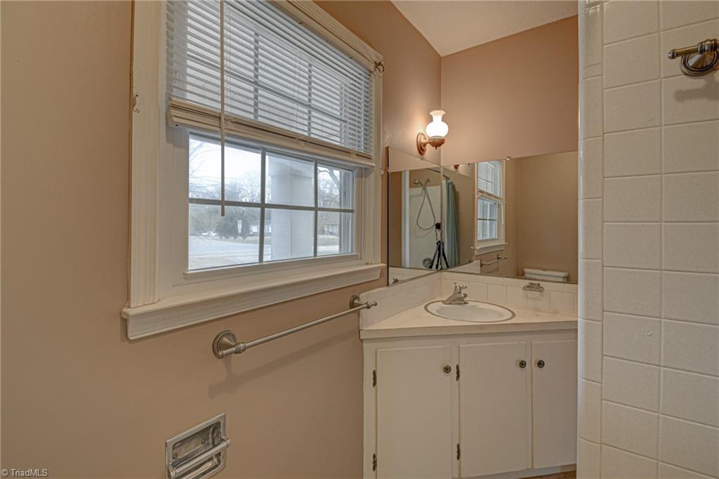 1290 Jonestown Road Winston-Salem, NC 27103 - Photo 29 of 44