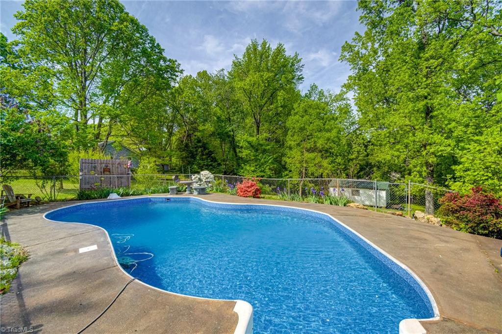 1290 Jonestown Road Winston-Salem, NC 27103 - Photo 36 of 44