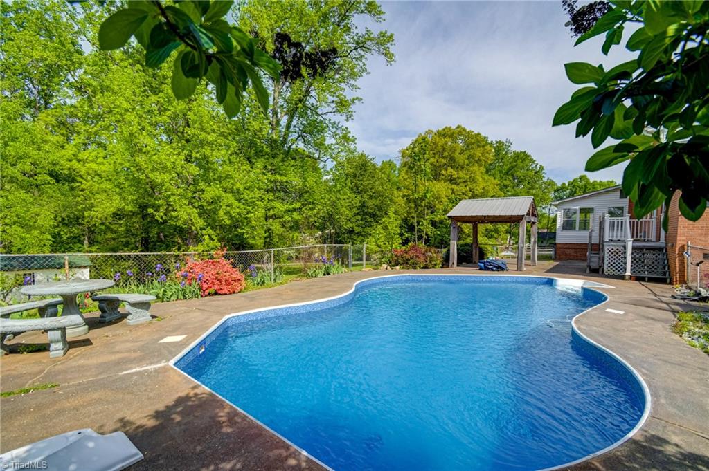 1290 Jonestown Road Winston-Salem, NC 27103 - Photo 38 of 44