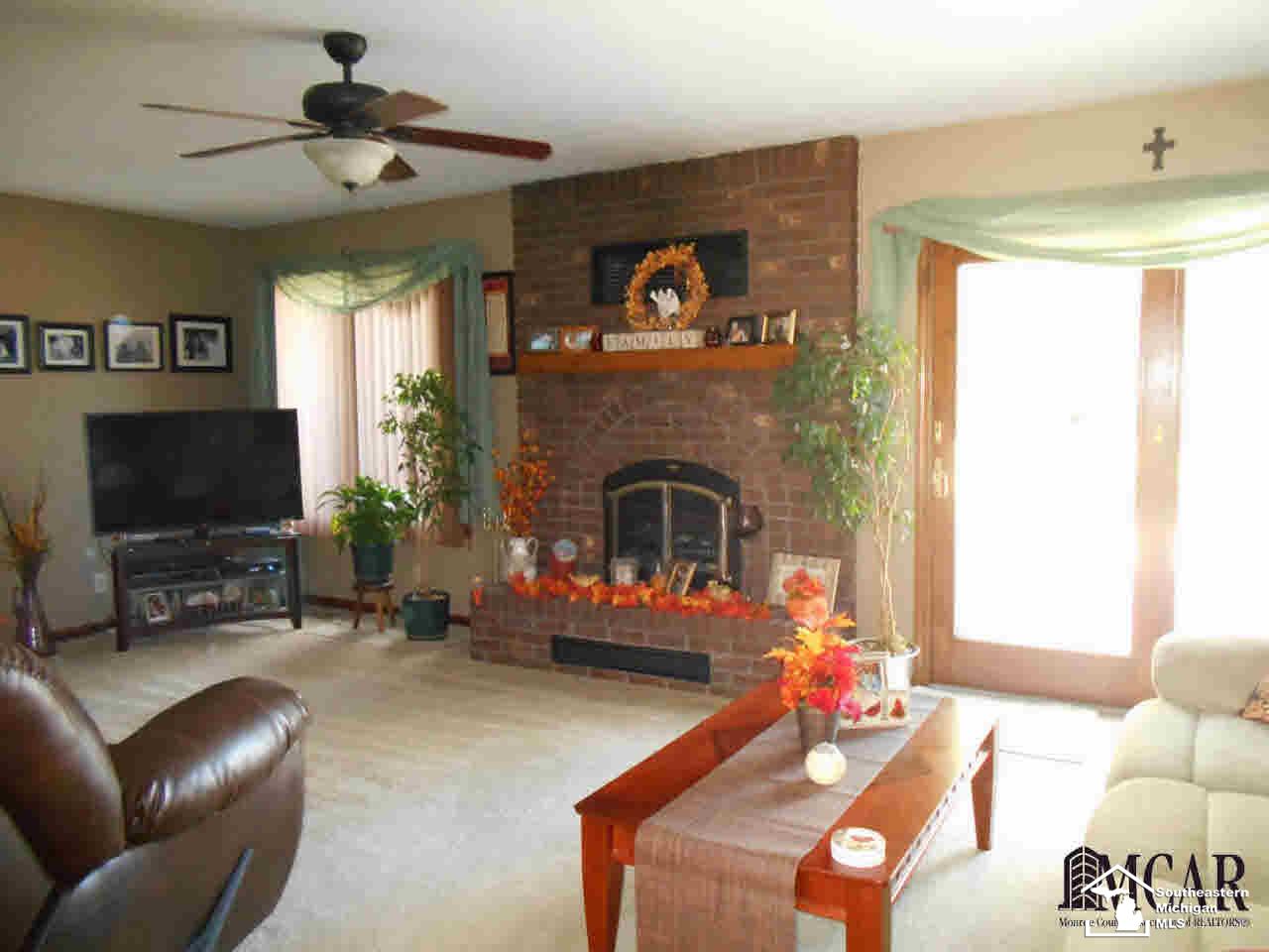 1278 Wells Road Dundee, MI 48131 - Photo 5 of 42 21376150-4.JPG