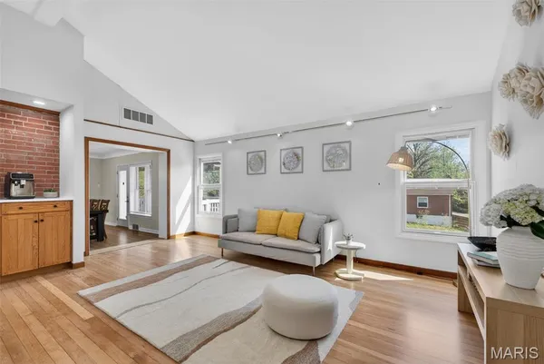 $625,000 | 8 Price Court, Olivette, MO 63132