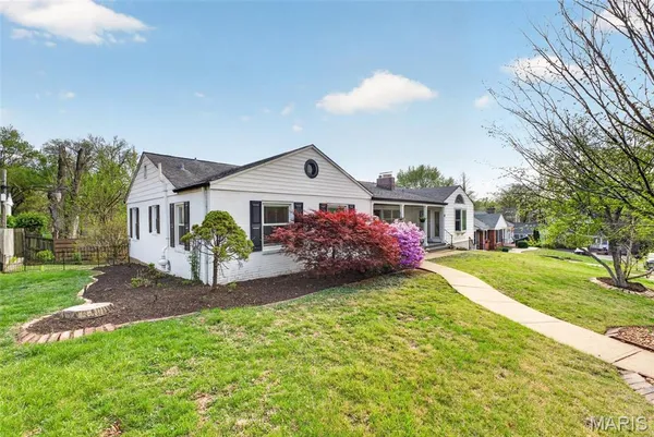 $625,000 | 8 Price Court, Olivette, MO 63132