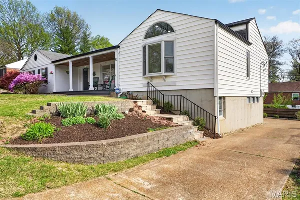 $625,000 | 8 Price Court, Olivette, MO 63132