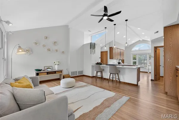 $625,000 | 8 Price Court, Olivette, MO 63132