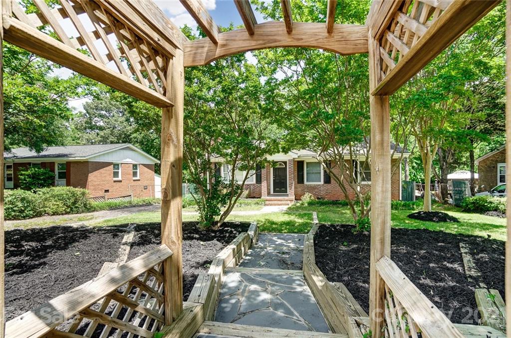 801 Tilden Road Charlotte, NC 28214 - Photo 5 of 45 Gallery Image 5