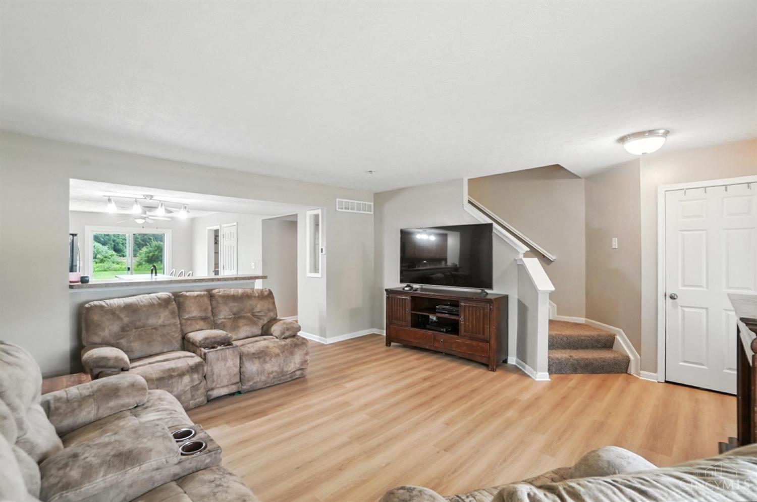 1675 Mounts Road Maineville, OH 45152 - Photo 8 of 46