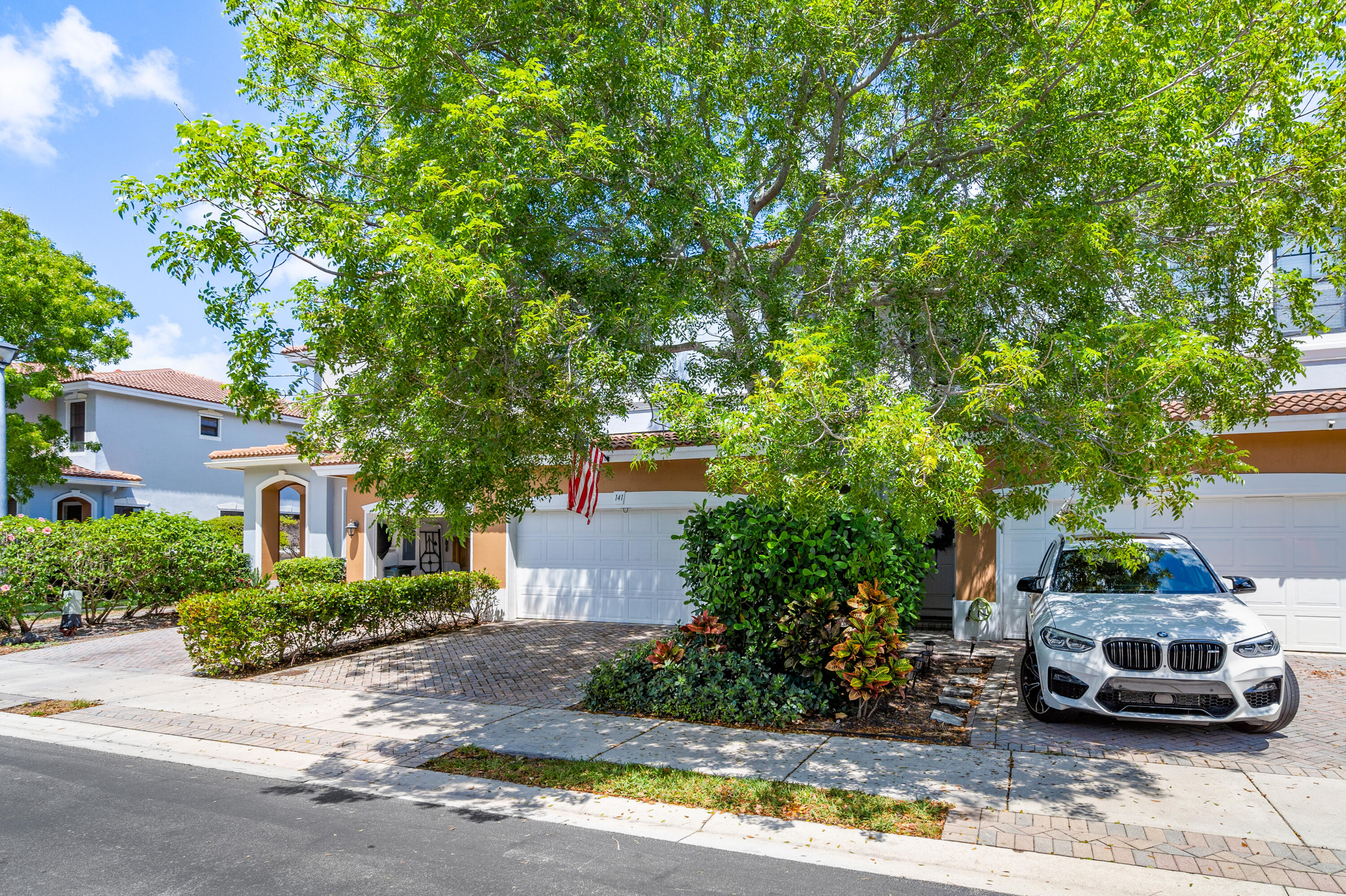 141 Astor Circle Delray Beach, FL 33484 - Photo 3 of 40 003-141AstorCircle-DelrayBeach-FL-33484-