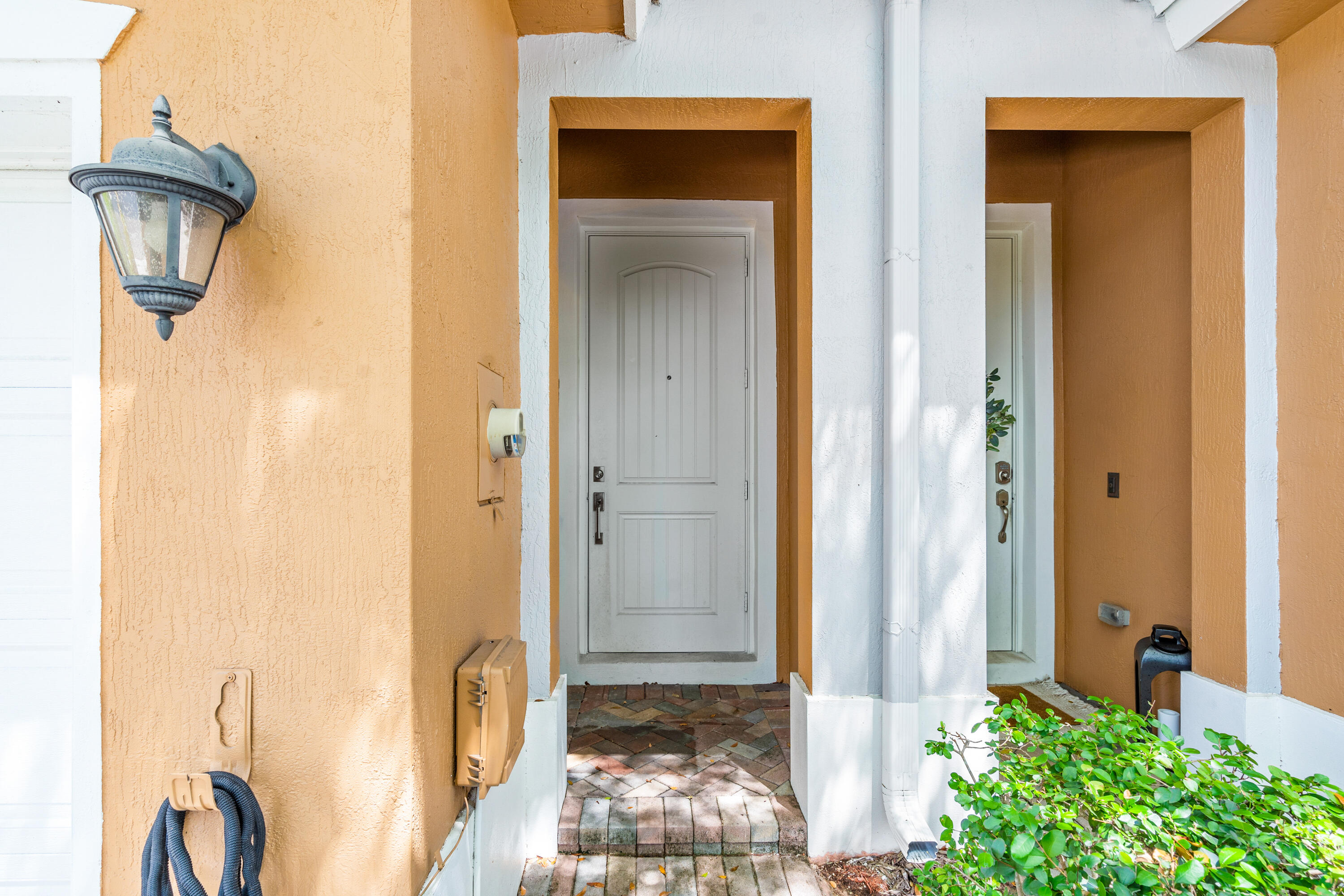 141 Astor Circle Delray Beach, FL 33484 - Photo 4 of 40 004-141AstorCircle-DelrayBeach-FL-33484-