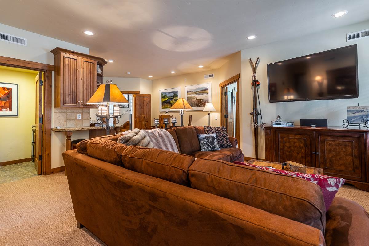 52 Ridge Way Mammoth Lakes, CA 93546 - Photo 26 of 32 Gallery Image 26
