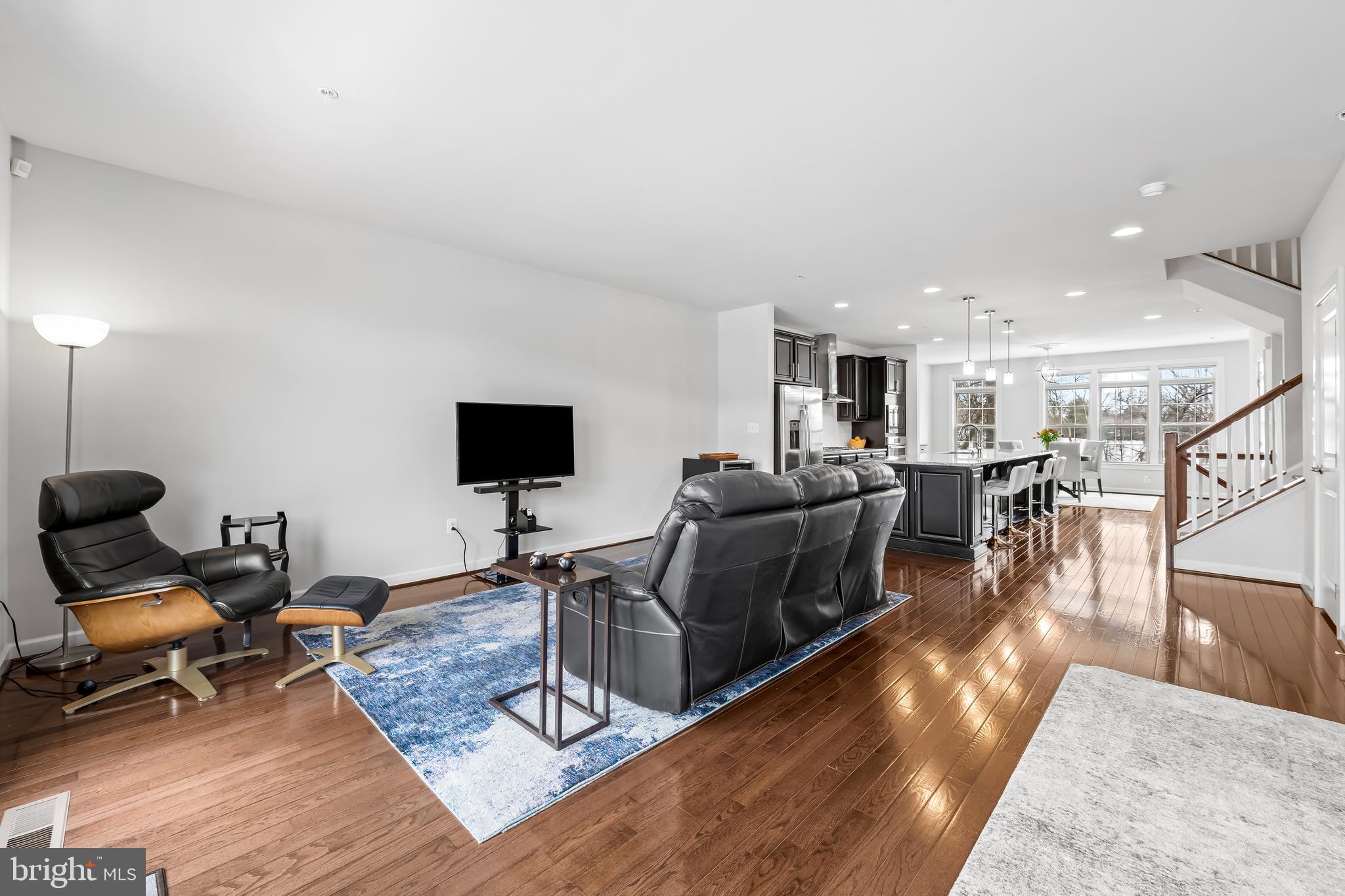 34 Wedge Way, Unit 10 Pikesville, MD 21208 - Photo 20 of 48 Living room