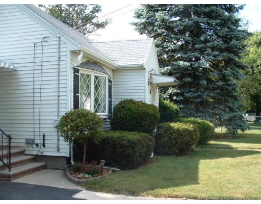 5 Lee Road Sharon, MA 02067 - Photo 2 of 12 Gallery Image 2