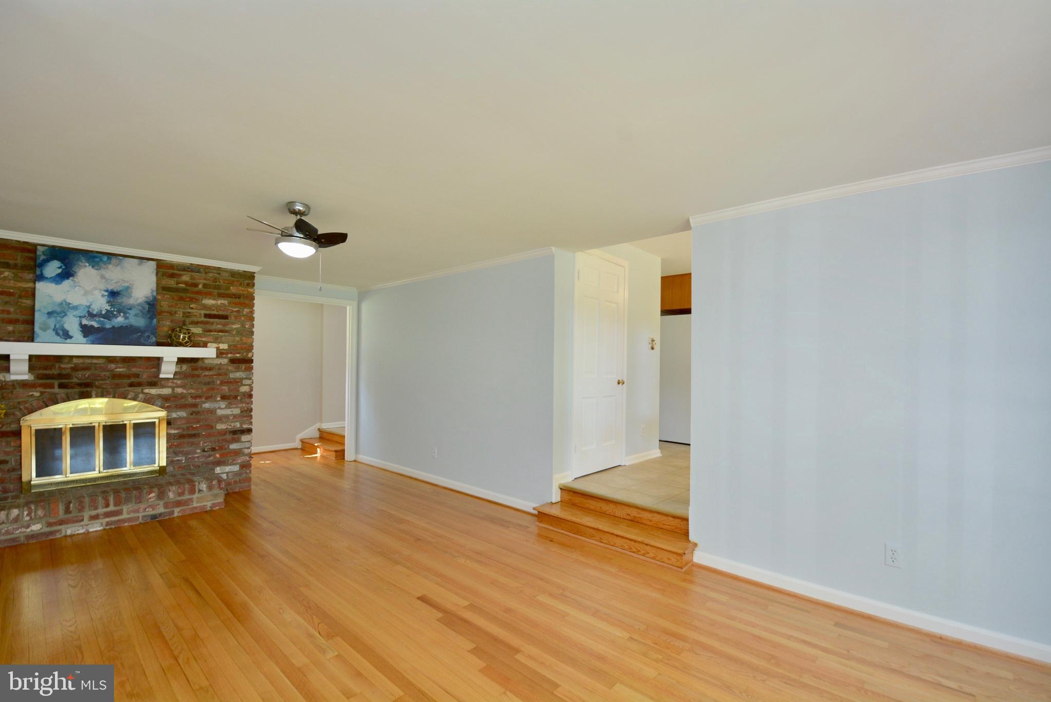 8709 Highgate Road Alexandria, VA 22308 - Photo 17 of 58 Main level family room, fireplace