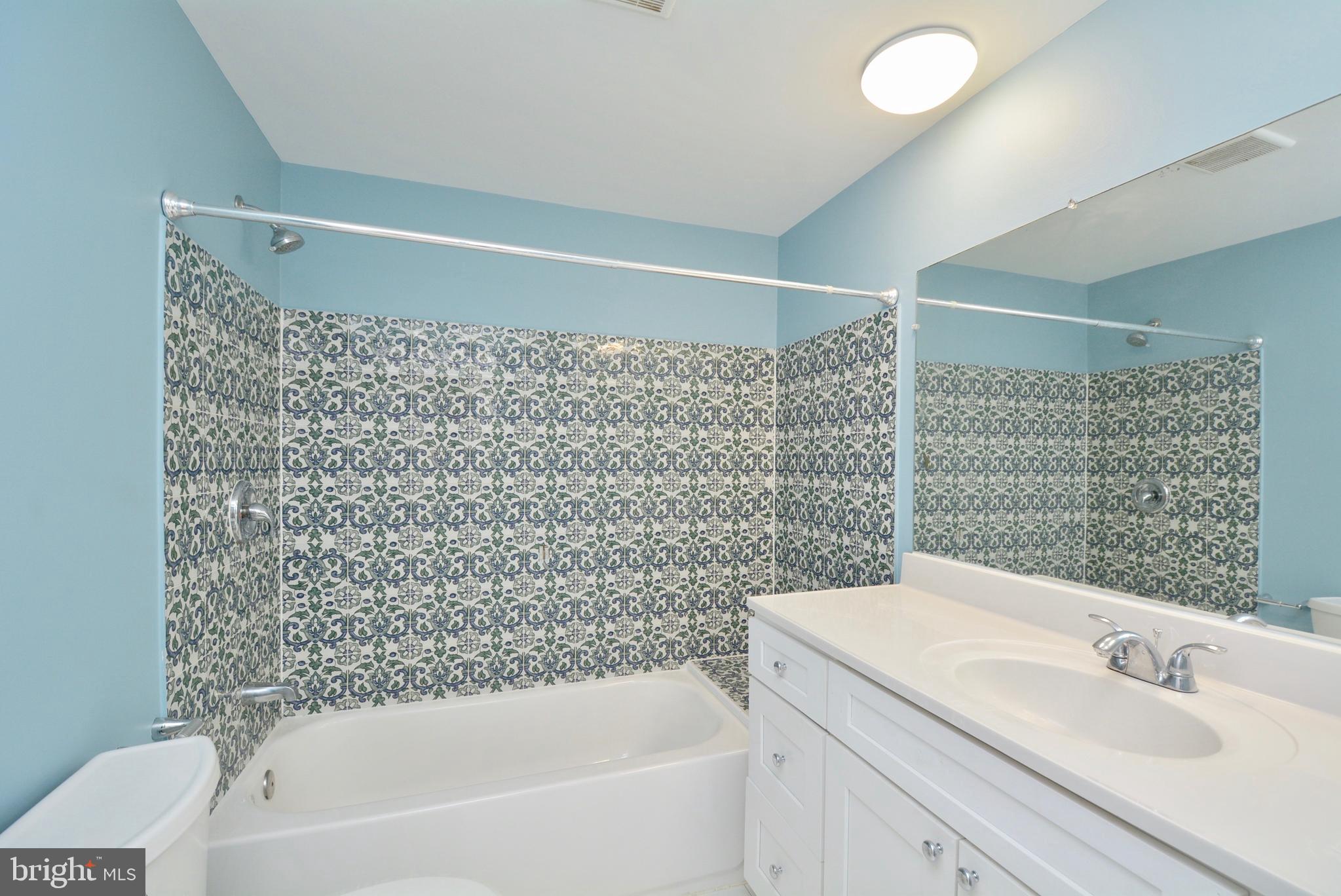 8709 Highgate Road Alexandria, VA 22308 - Photo 29 of 58 Hall bath