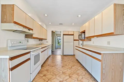 $878,888 | 20 Deb Street, Plainview, NY 11803