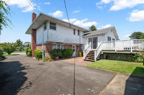 $878,888 | 20 Deb Street, Plainview, NY 11803