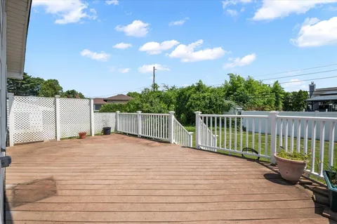 $878,888 | 20 Deb Street, Plainview, NY 11803