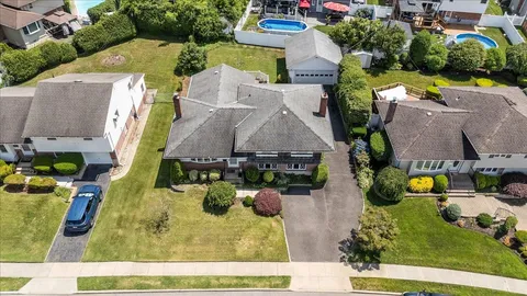 $878,888 | 20 Deb Street, Plainview, NY 11803