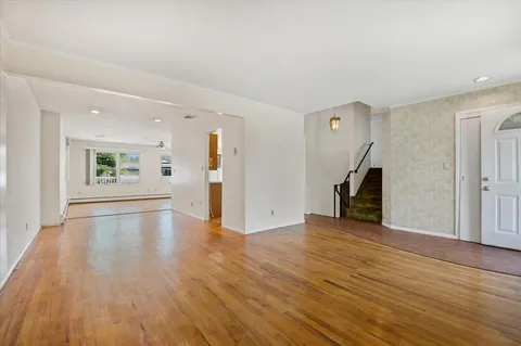 $878,888 | 20 Deb Street, Plainview, NY 11803