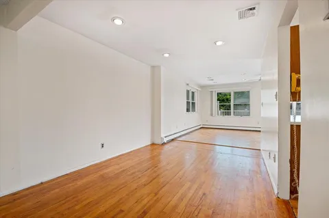 $878,888 | 20 Deb Street, Plainview, NY 11803