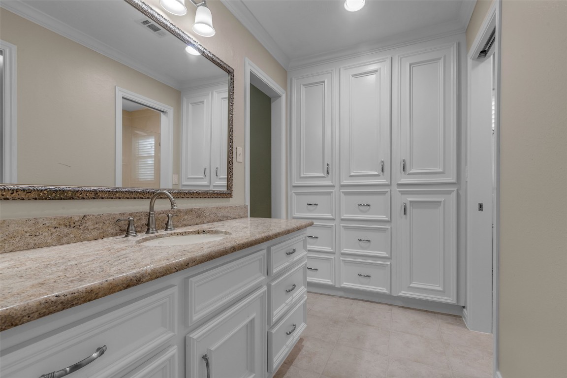 6415 Bayonne Drive Spring, TX 77389 - Photo 18 of 40 a bathroom with a granite countertop sink and a mirror