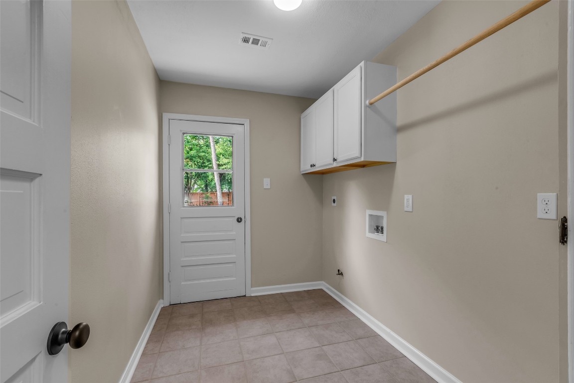 6415 Bayonne Drive Spring, TX 77389 - Photo 33 of 40 a view of an empty room with a window