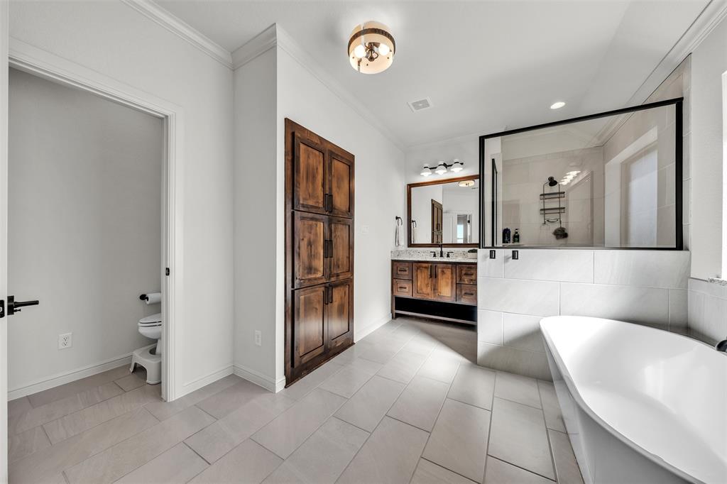 6632 Buffalo Ridge Circle Godley, TX 76044 - Photo 17 of 37 a living room with furniture and a table