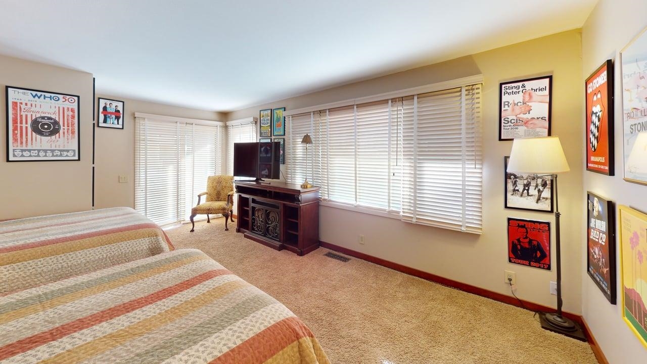 3600 Chateau Road, Unit 2 Mammoth Lakes, CA 93546 - Photo 20 of 30 Carpeted bedroom with baseboards