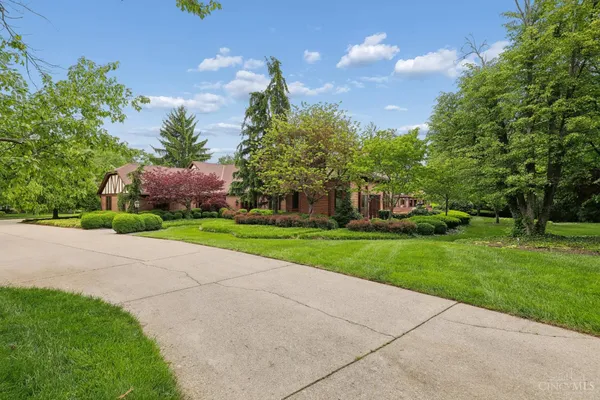 $1,150,000 | 9 Little Creek Lane, Glendale, OH 45246