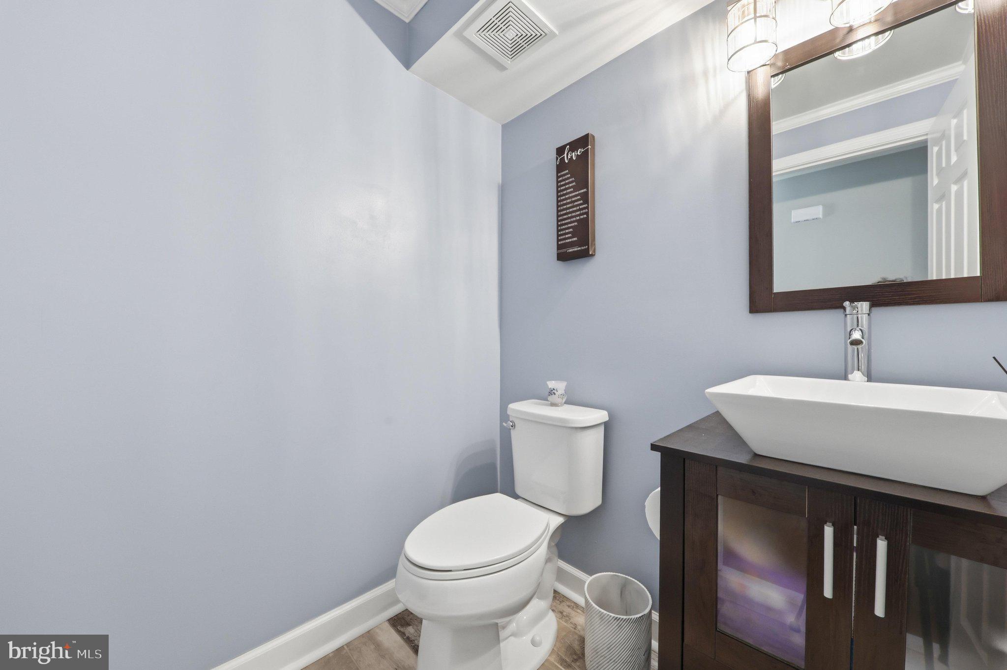 7998 Windsail Court Frederick, MD 21701 - Photo 18 of 38 Powder Room