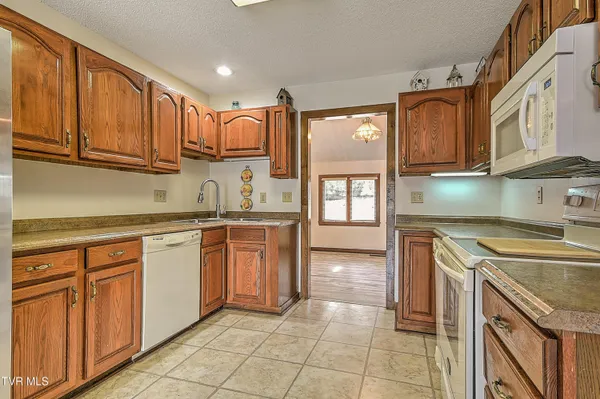 $289,900 | 270 South Hampton Drive, Bristol, TN 37620